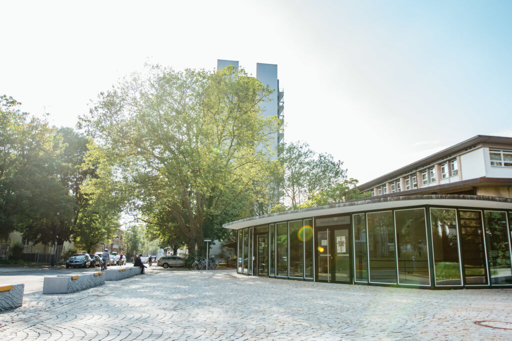 A one-level rounded modern building