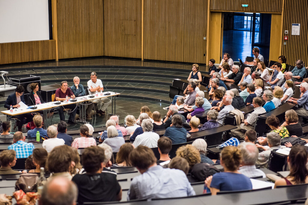 A full lecture theatre at the University of Freiburg.