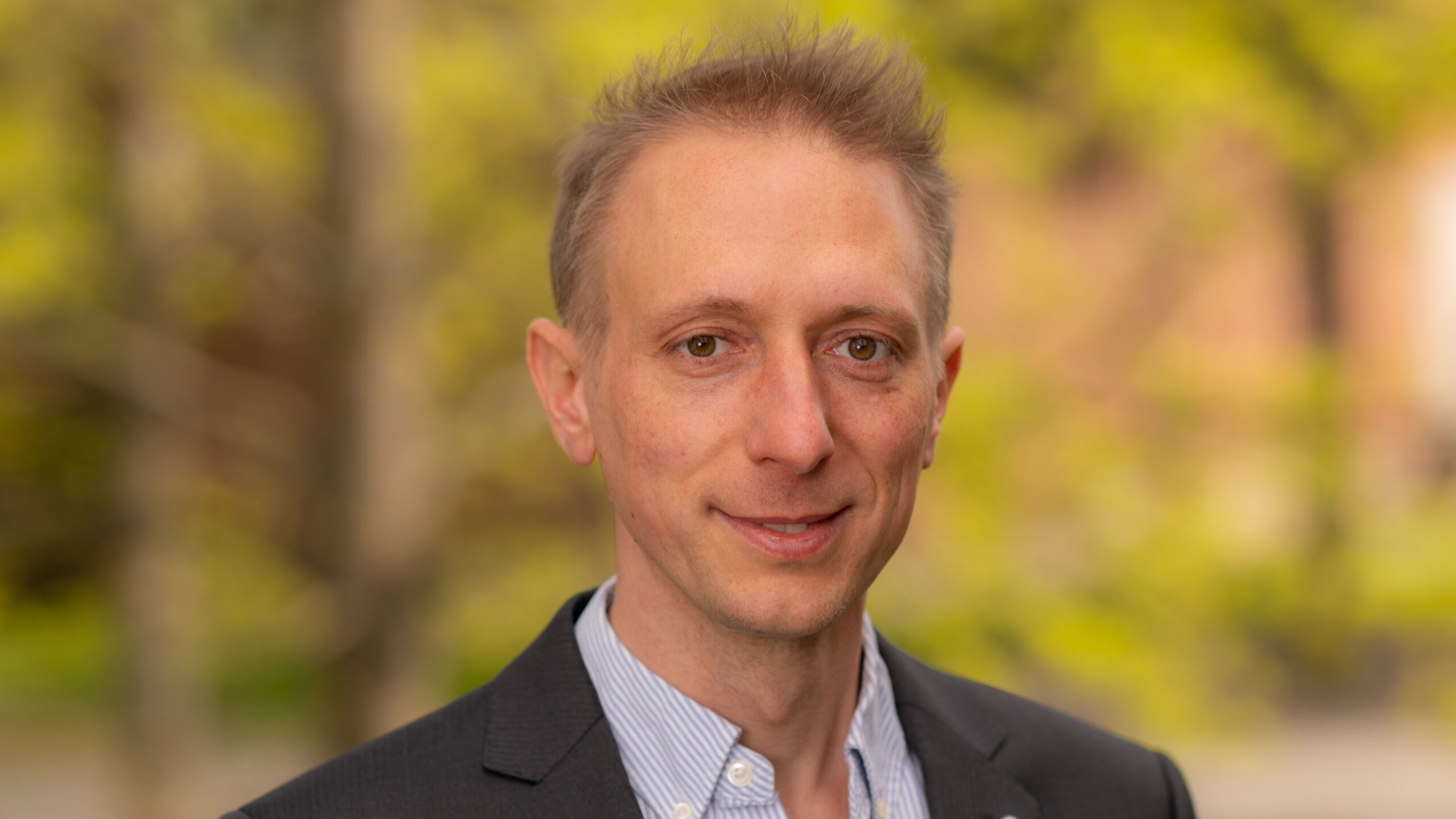 Portrait of Prof. Dr. Simon Elsässer