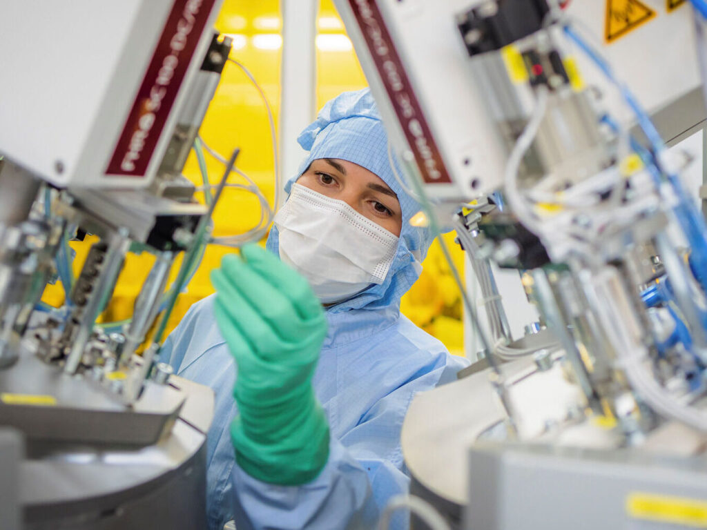 Researcher in a clean room at the Faculty of Engineering at the University of Freiburg.