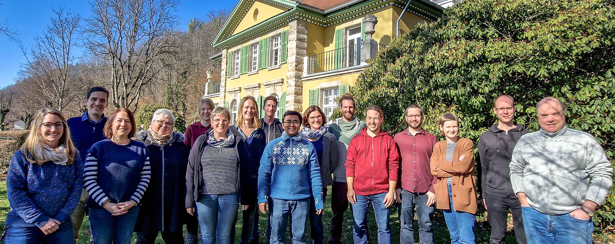 The entire team of the Chair of Forest Entomology and Forest Protection, with the Baldenweger Villa in the background.