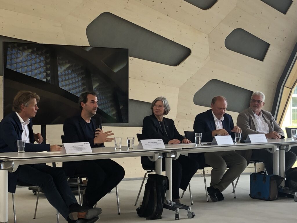 Eröffnung des Pavillions livMarS Biomimetic Shell @ FIT