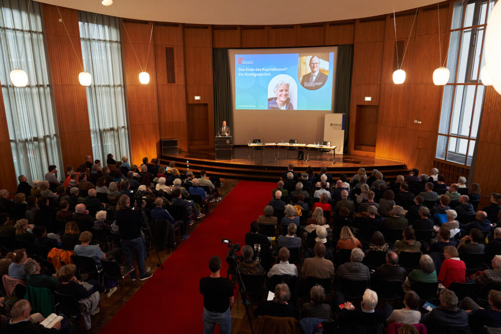 Die voll besetzte Aula der Universität Freiburg bei einer Veranstaltung der FRIAS Freiburger Horizonte