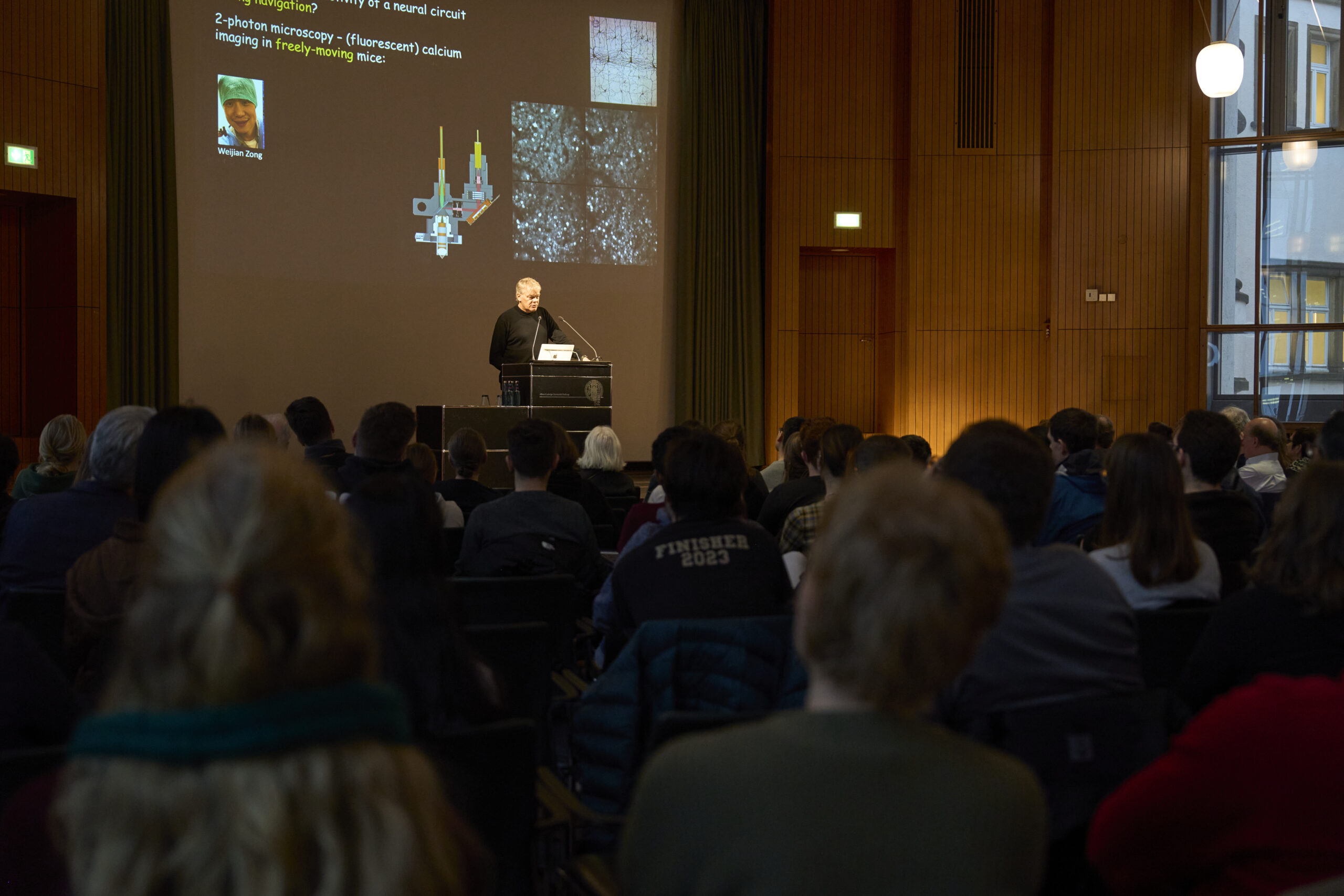 Edvard Moser holding a lecture