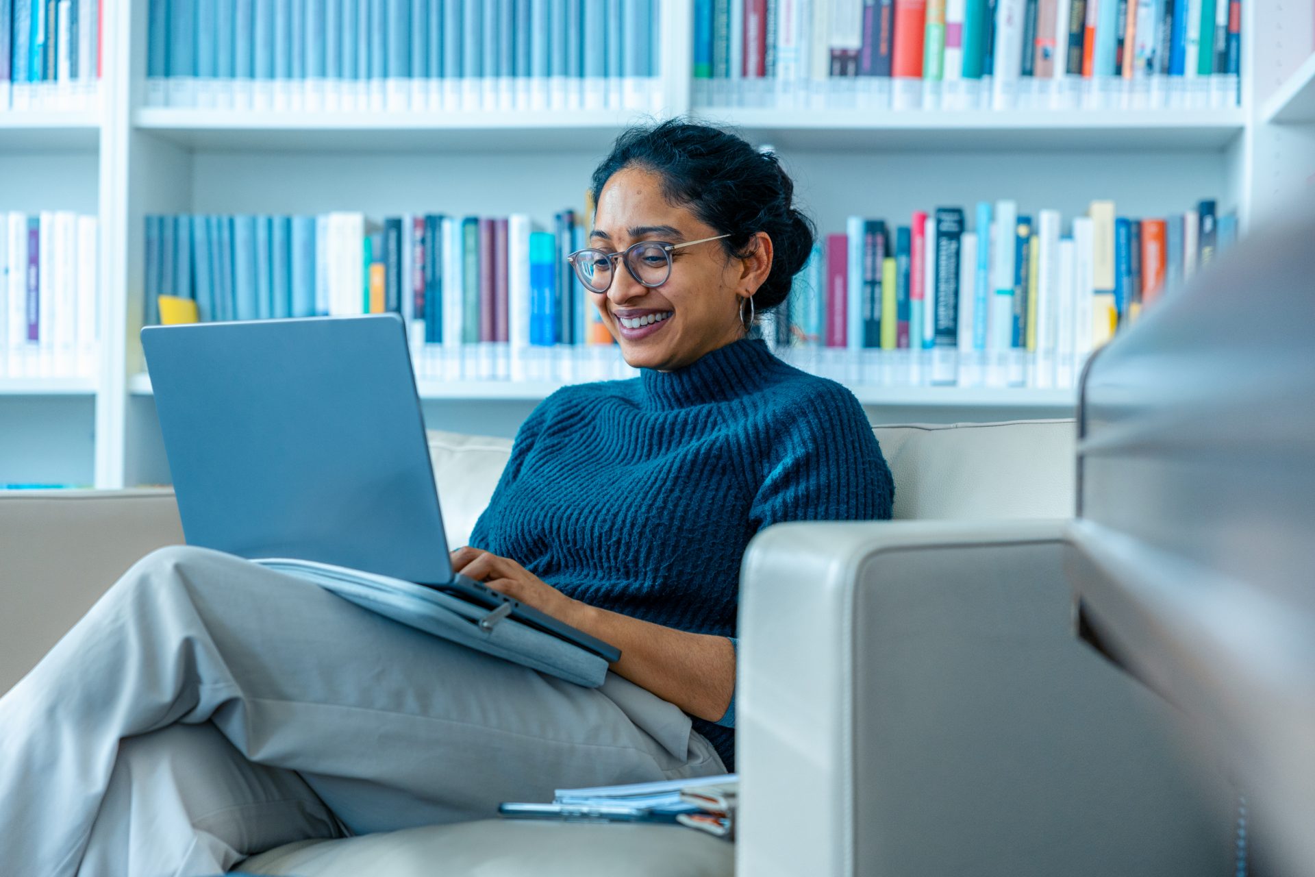 Scholar sitting in FRIAS Library