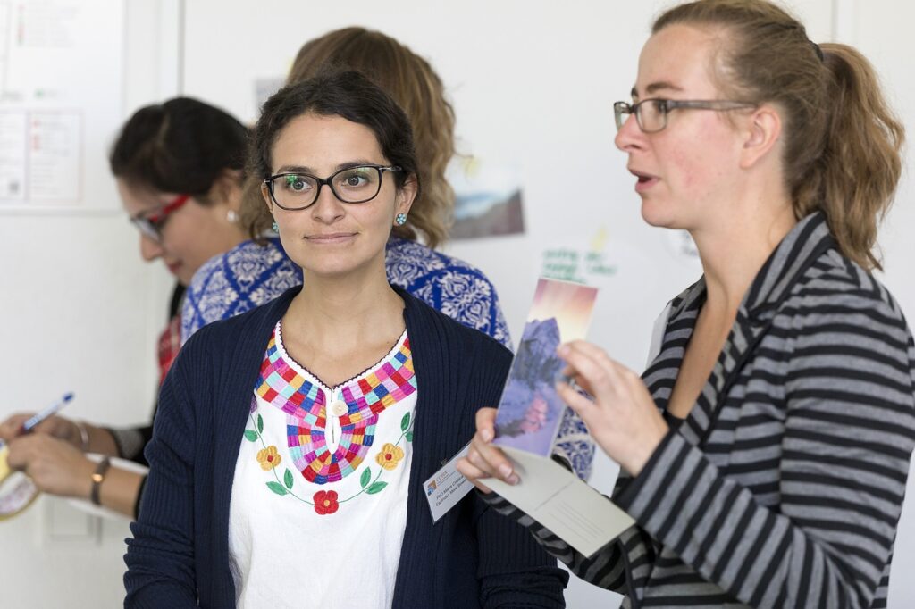 Zwei Wissenschaftlerinnen im Training.