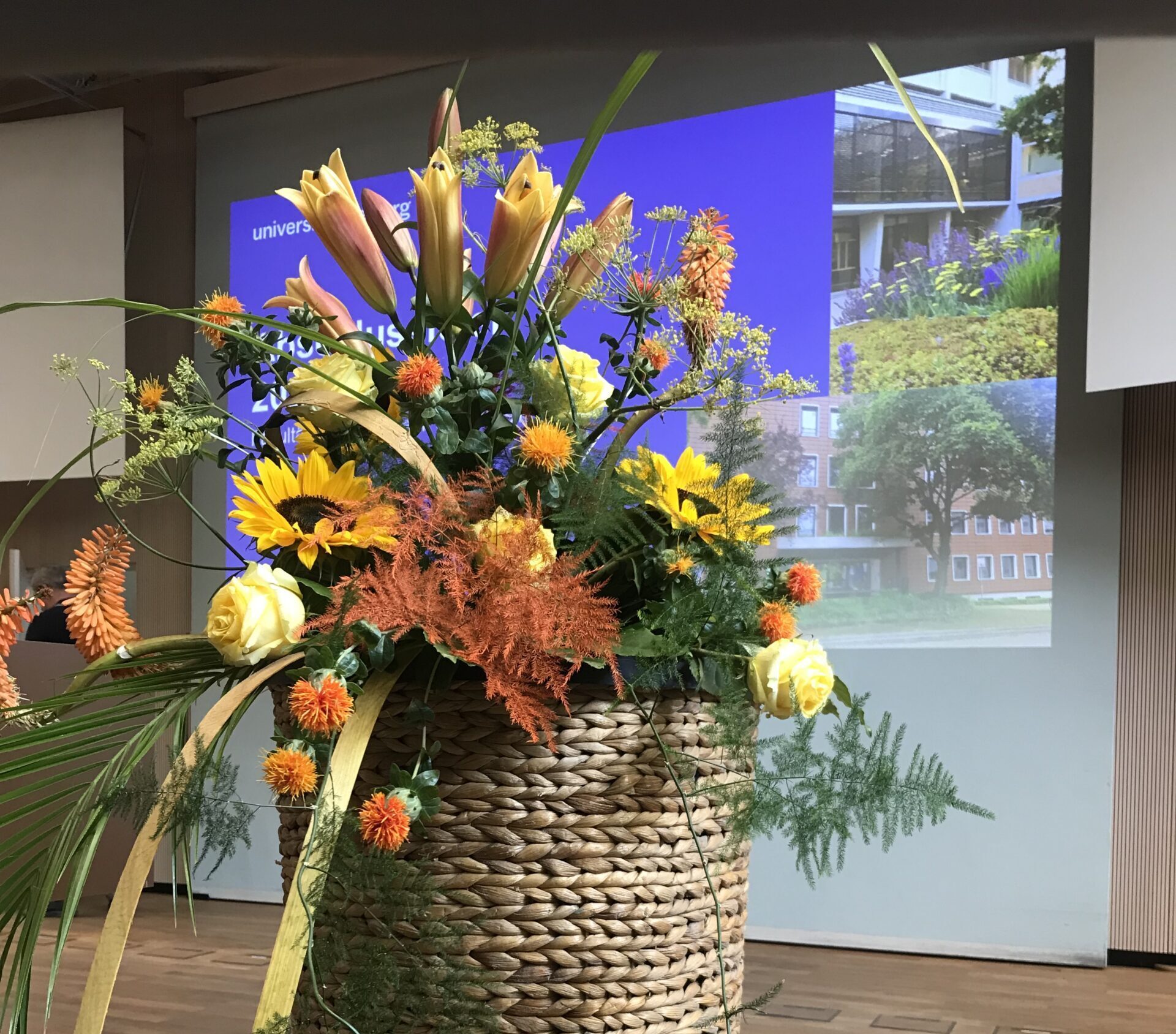 Blumenschmuck Abschlussfeier Großer Hörsaal Physik