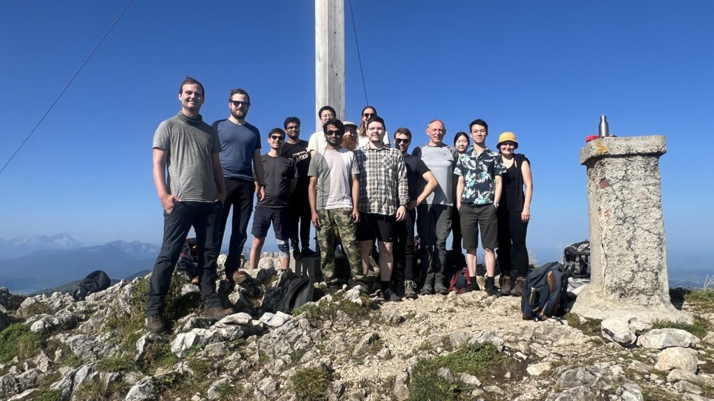Gruppenbild Gipfelkreuz Benediktenwand