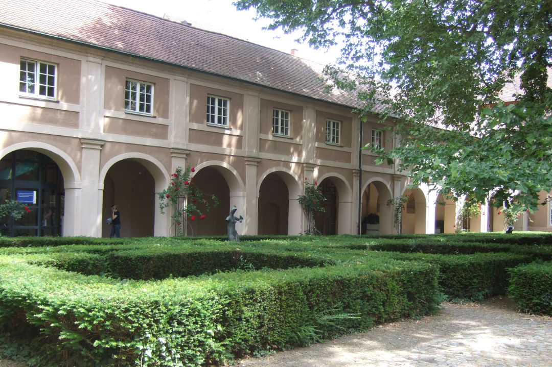 Sunny and green courtyard of the University College.