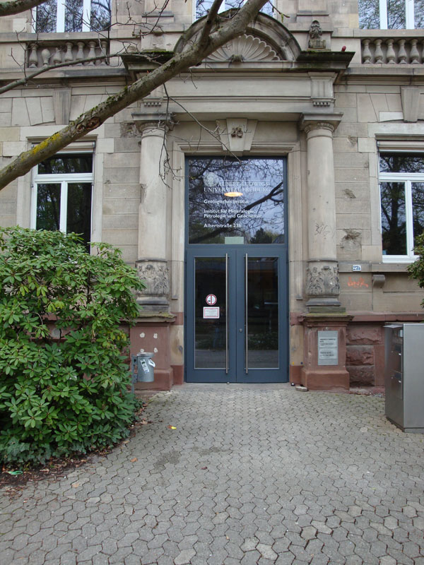 Haupteingang, Albertstraße 23b