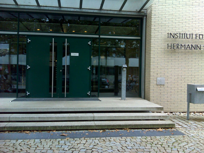 Haupteingang, Stefan-Meier-Straße 31