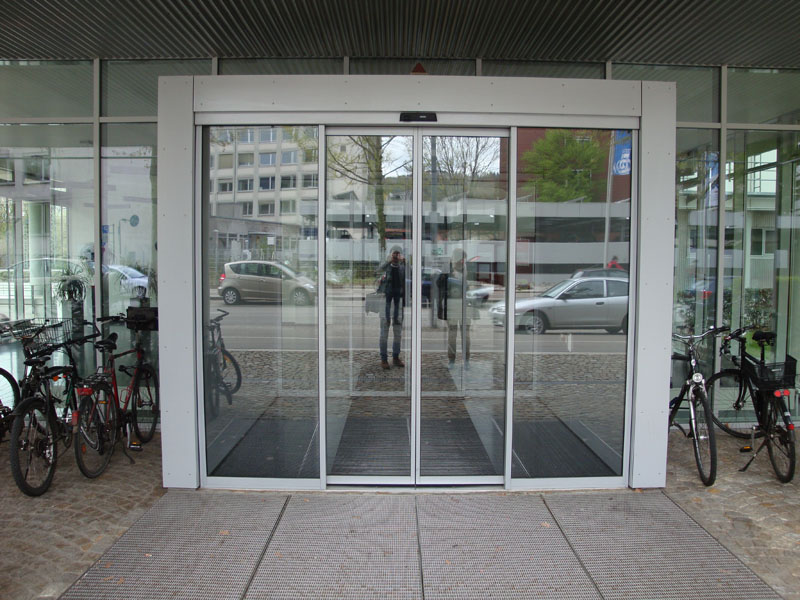 Haupteingang, Stefan-Meier-Str. 17