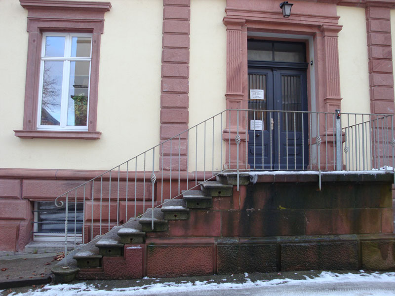 Haupteingang zum Gebäude in der Werthmannstraße 14