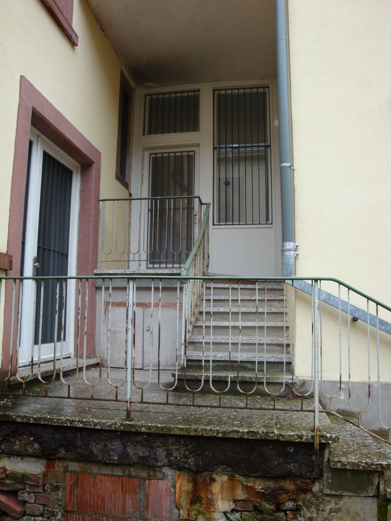 Nebeneingang zum Gebäude in der Werthmannstraße 14, Hinterhof (Zum Westflügel)