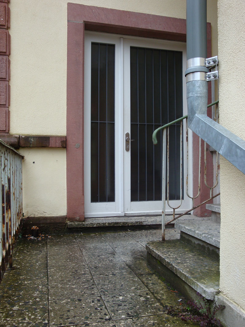 Nebeneingang zum Gebäude in der Werthmannstraße 14, Hinterhof (Zum Nordflügel)