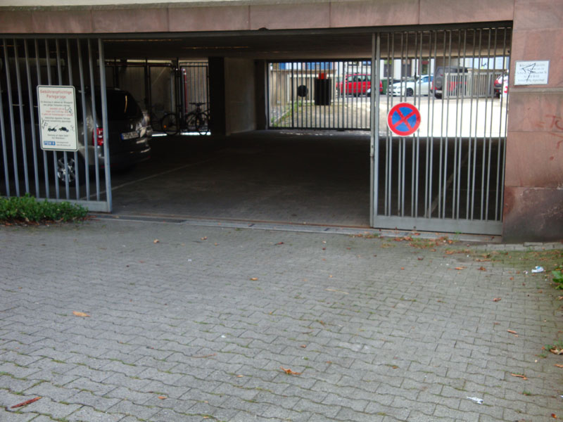 Zufahrt zur Garage in der Wilhelmstraße 26