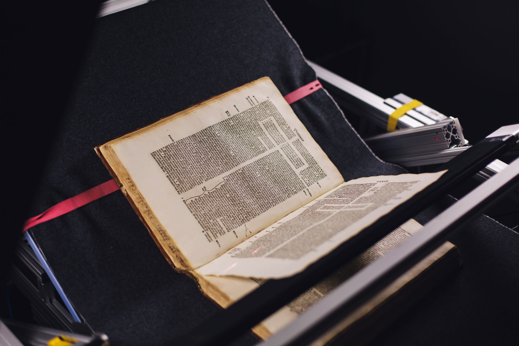 Handschriftenscanner in der Universitätsbibliothek der Universität Freiburg