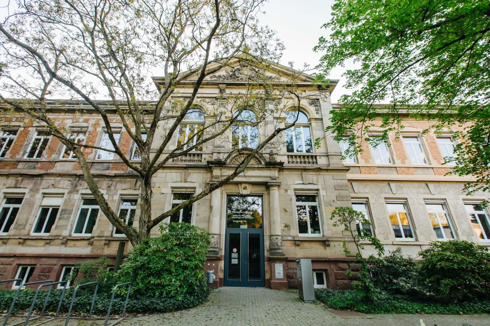 Bild vom gebäude Albert Straße 23b. Frontal