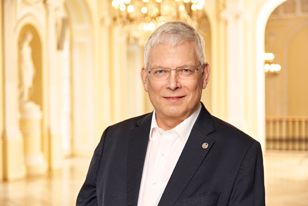 Portrait des Rektors der Universität Hohenheim Prof. Dr. Stephan Dabbert.