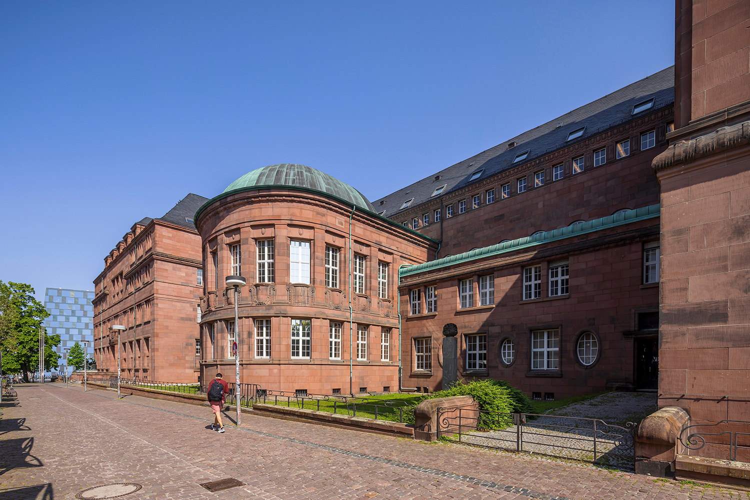 Das Universitätsgebäude KG 1.