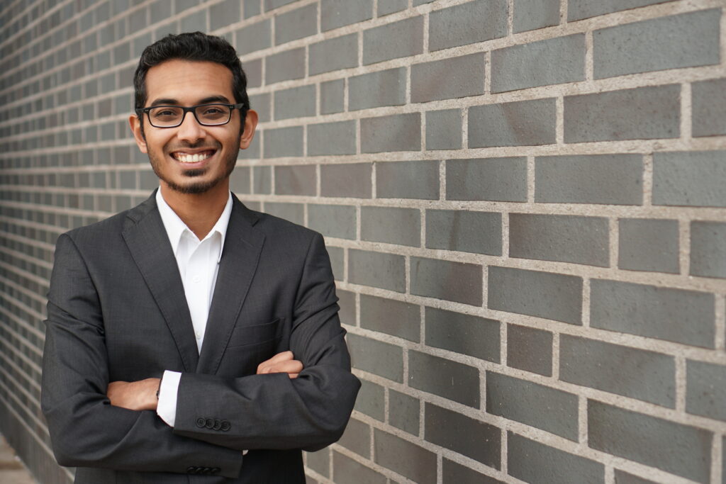 Ein Portraitbild von Prof. Dr. Abhinav Valada.